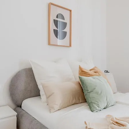 Apartment New 2 Bedroom - Explorers & Remote Workers! *
