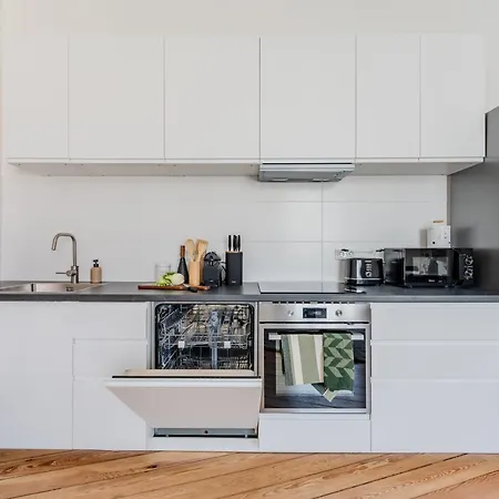 New 2 Bedroom - Explorers & Remote Workers! Apartment